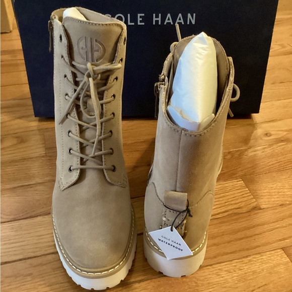 NWT COLE HAAN WATERPROOF SUEDE BOOTIE - Picture 2 of 16